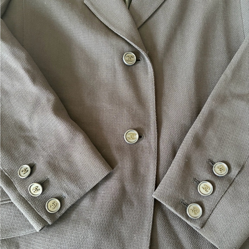 Chanel Blazer Logo Buttons - Picture 3 of 8